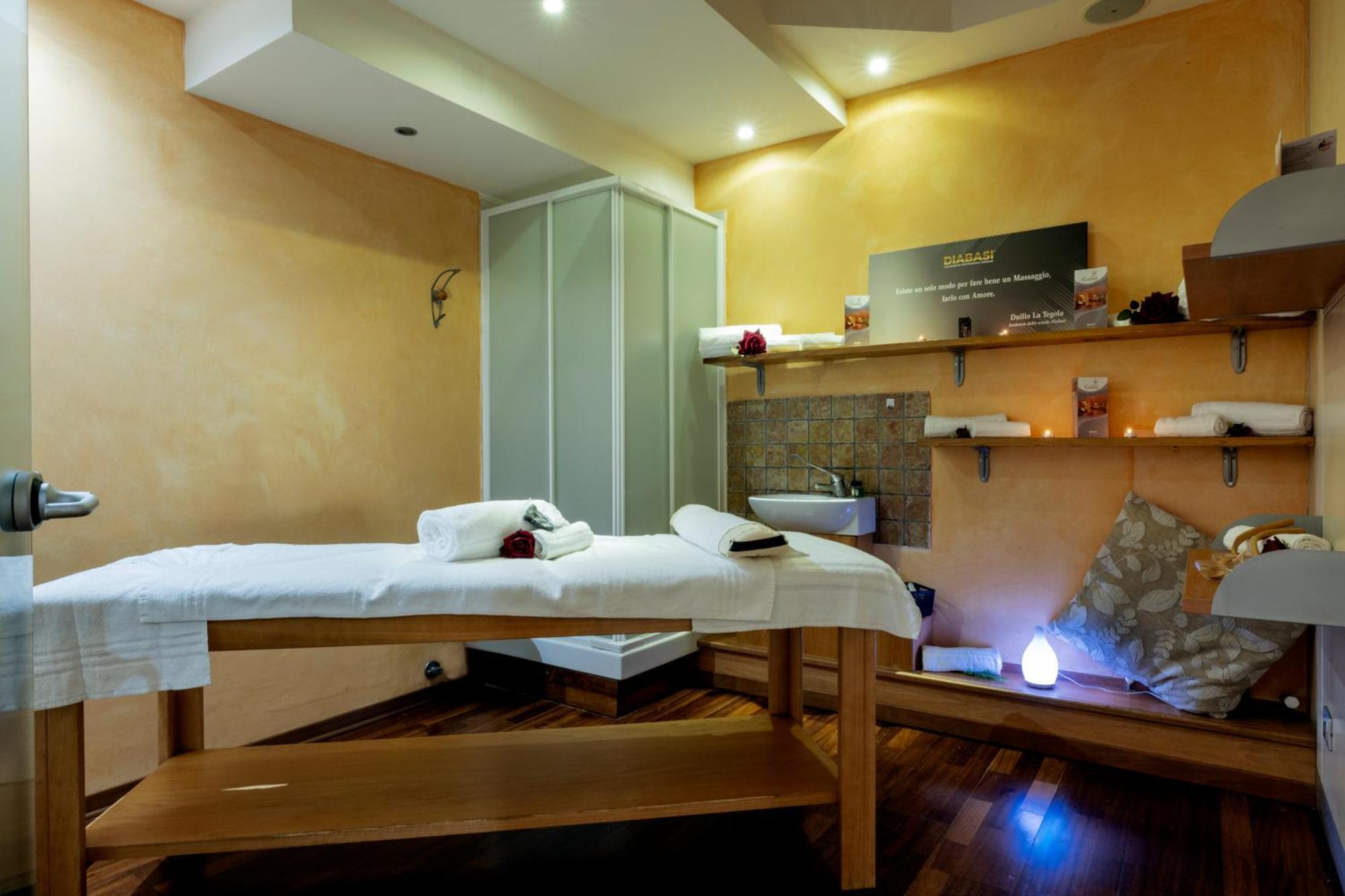 Hotel Corona & Spa ペスカッセーロリ エクステリア 写真