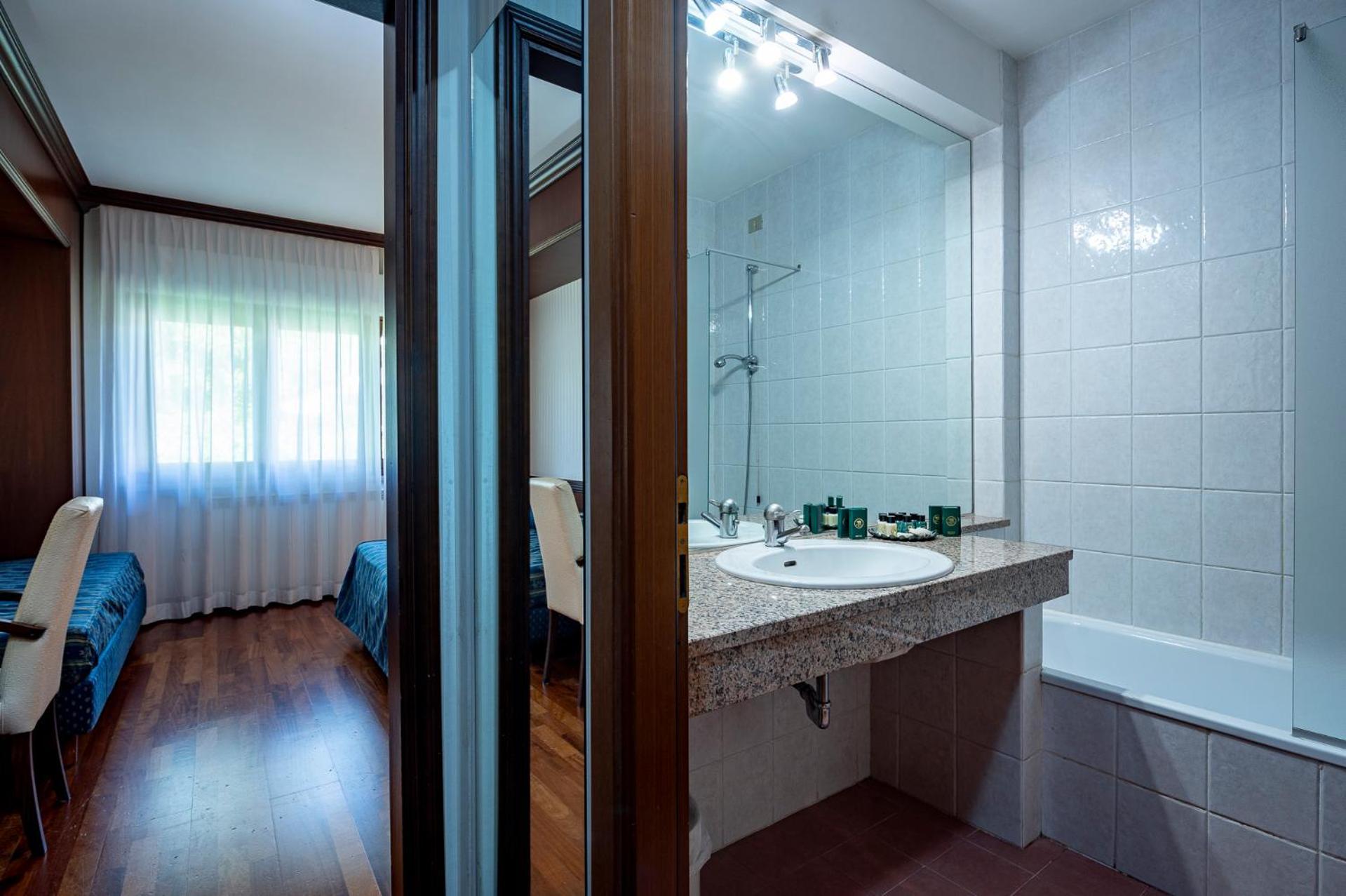 Hotel Corona & Spa ペスカッセーロリ エクステリア 写真