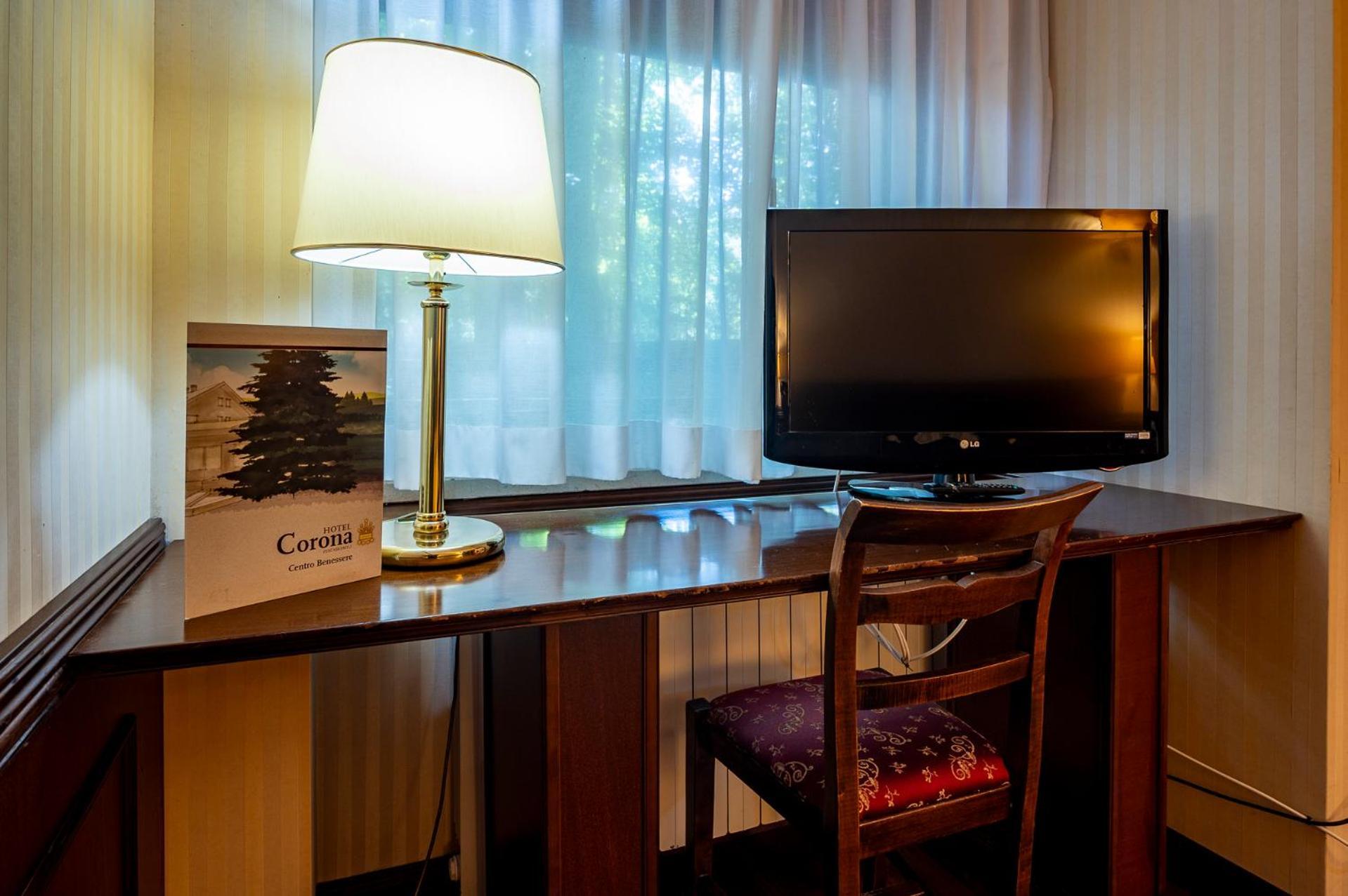 Hotel Corona & Spa ペスカッセーロリ エクステリア 写真