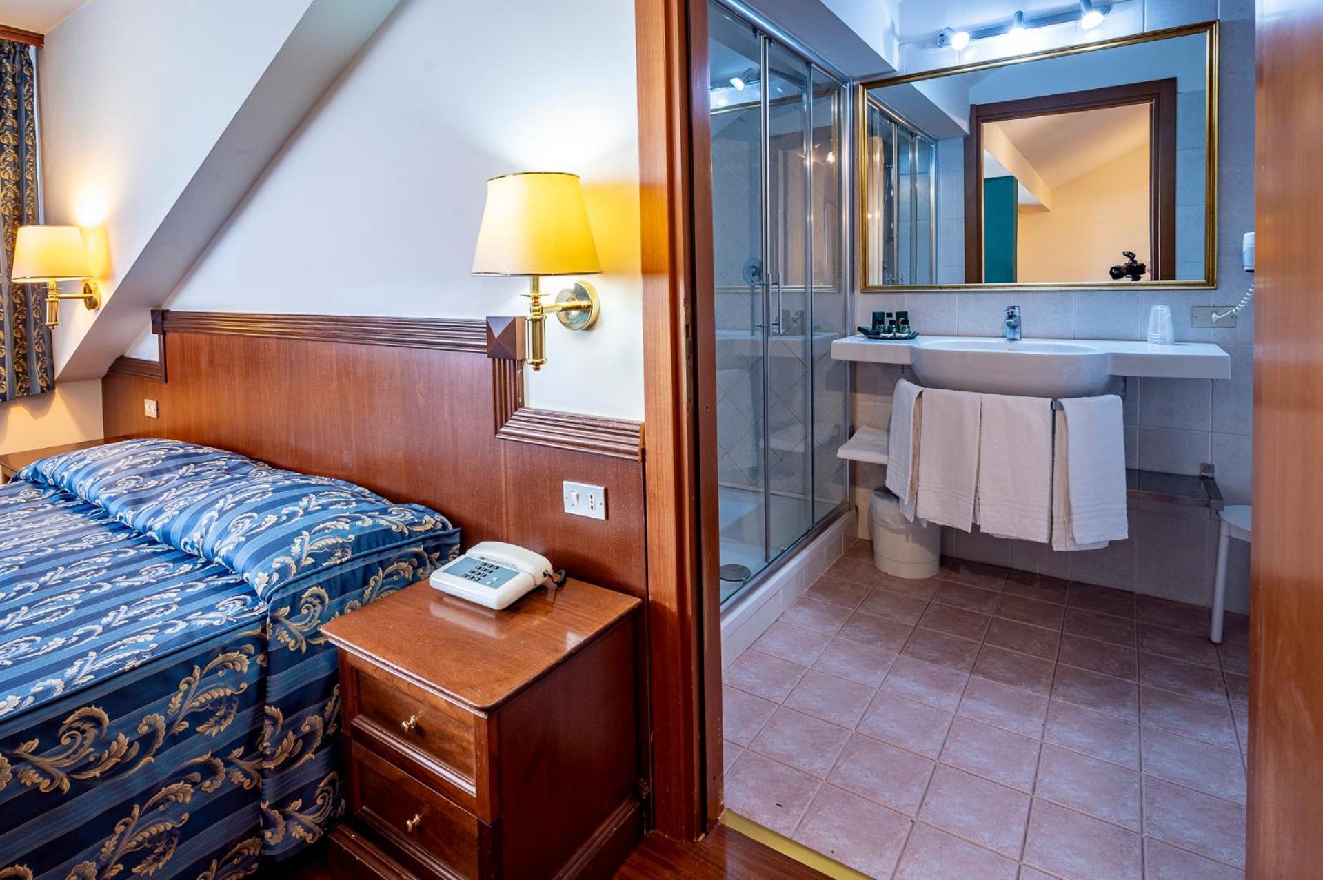 Hotel Corona & Spa ペスカッセーロリ エクステリア 写真