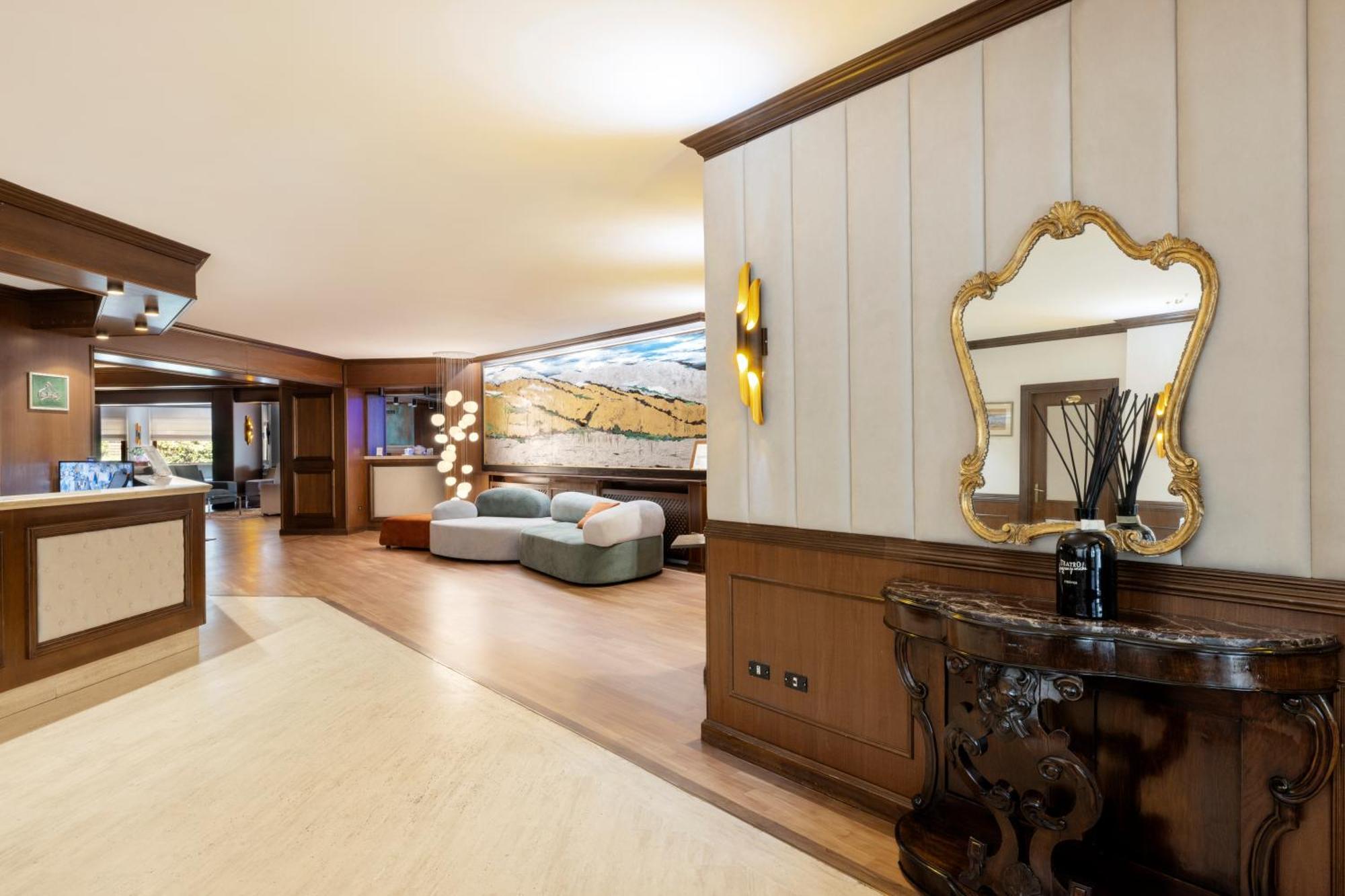 Hotel Corona & Spa ペスカッセーロリ エクステリア 写真