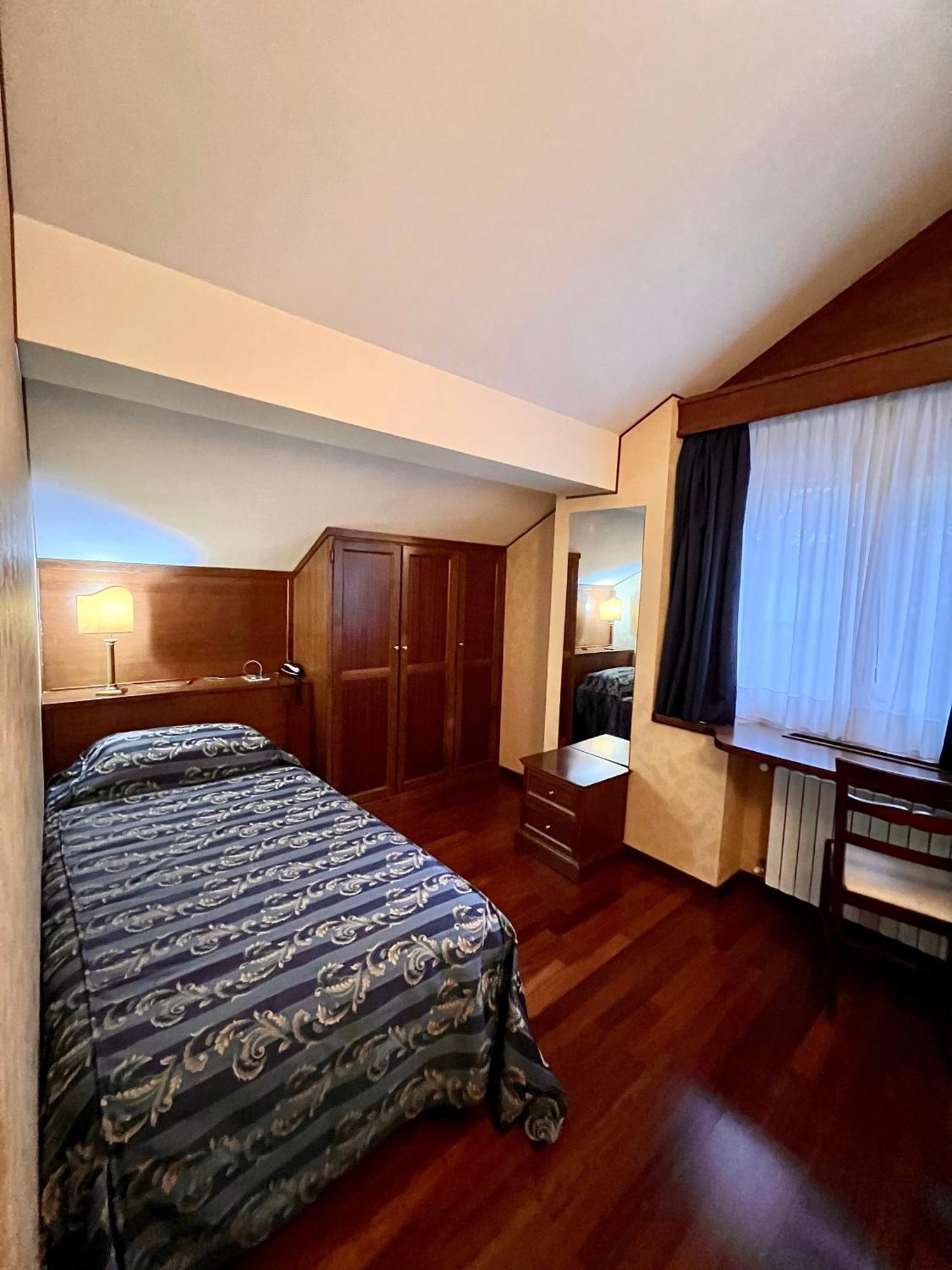 Hotel Corona & Spa ペスカッセーロリ エクステリア 写真