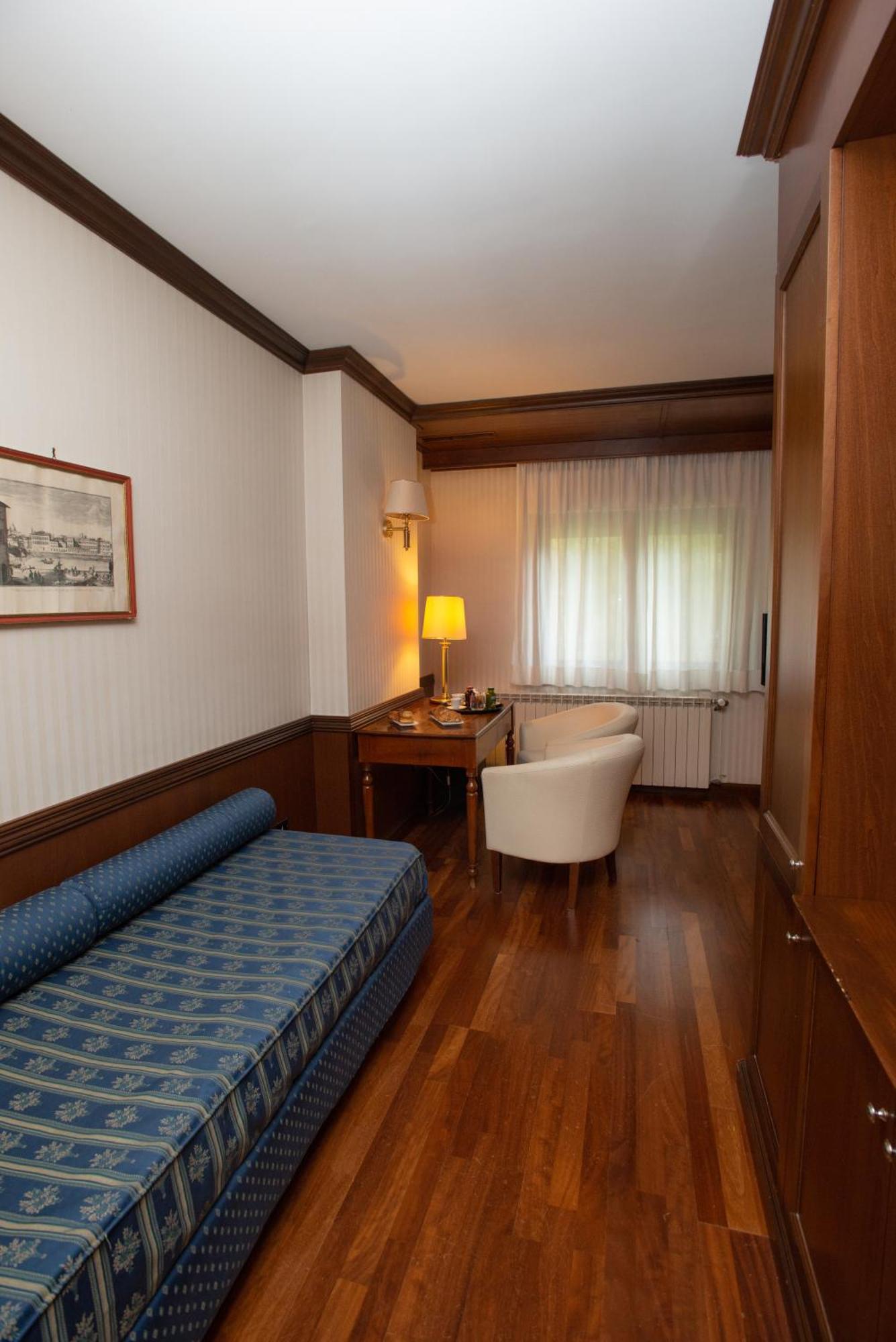 Hotel Corona & Spa ペスカッセーロリ エクステリア 写真