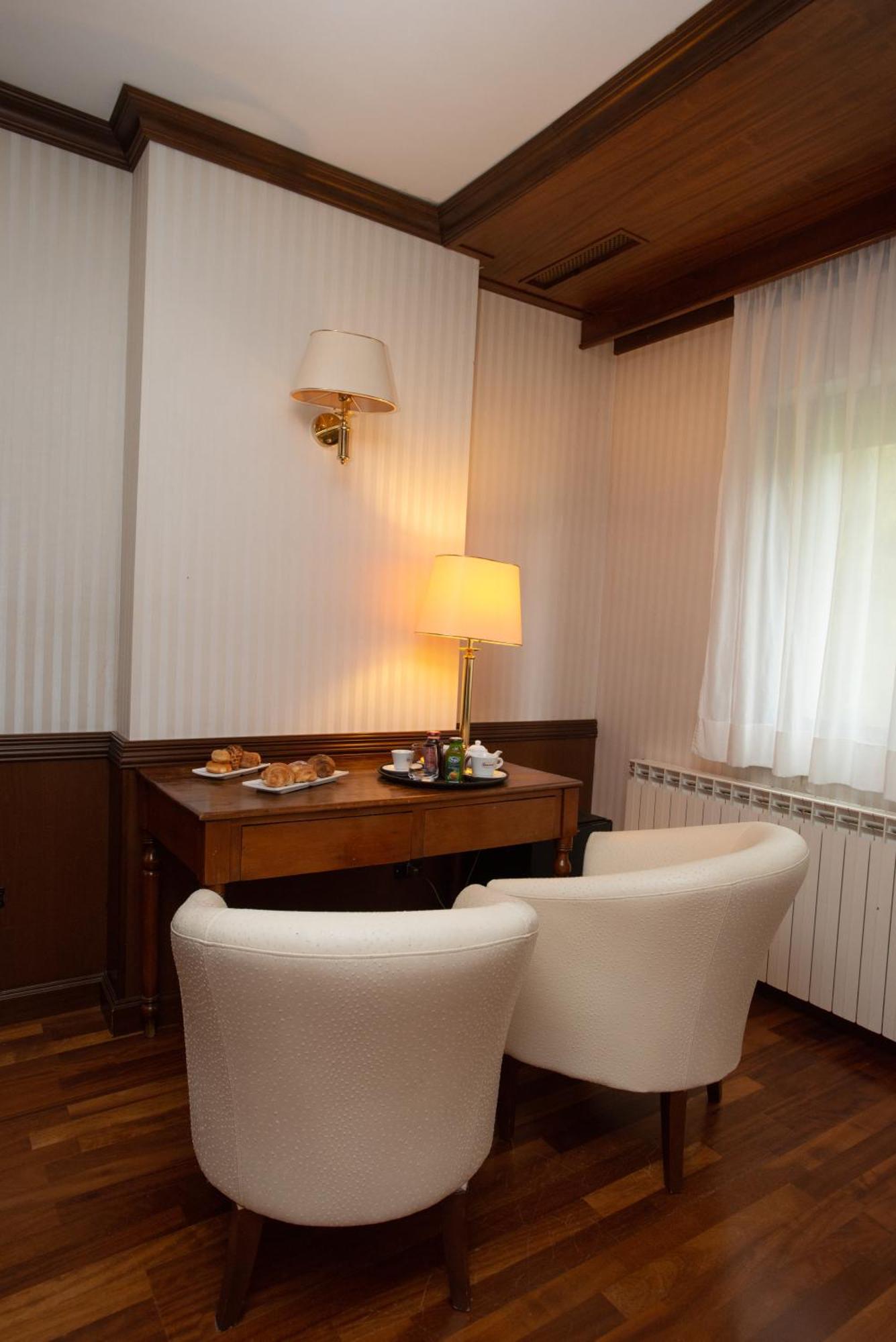 Hotel Corona & Spa ペスカッセーロリ エクステリア 写真