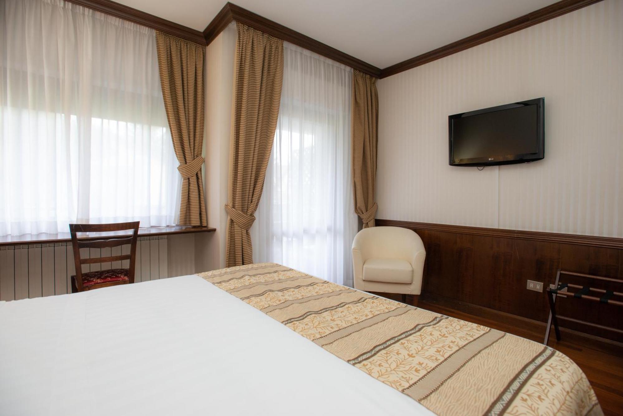 Hotel Corona & Spa ペスカッセーロリ エクステリア 写真