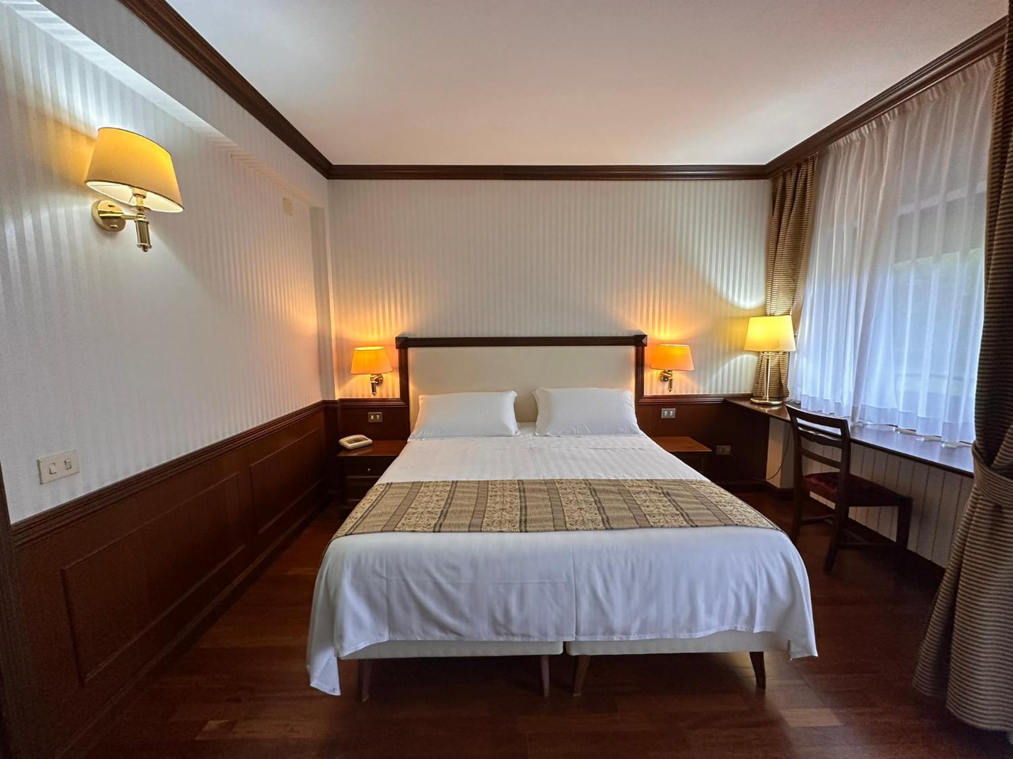 Hotel Corona & Spa ペスカッセーロリ エクステリア 写真
