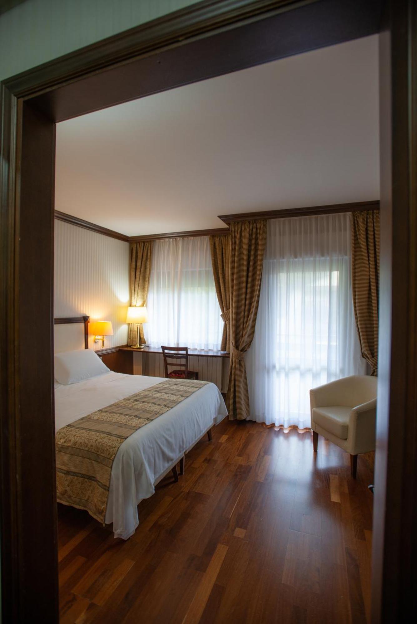 Hotel Corona & Spa ペスカッセーロリ エクステリア 写真